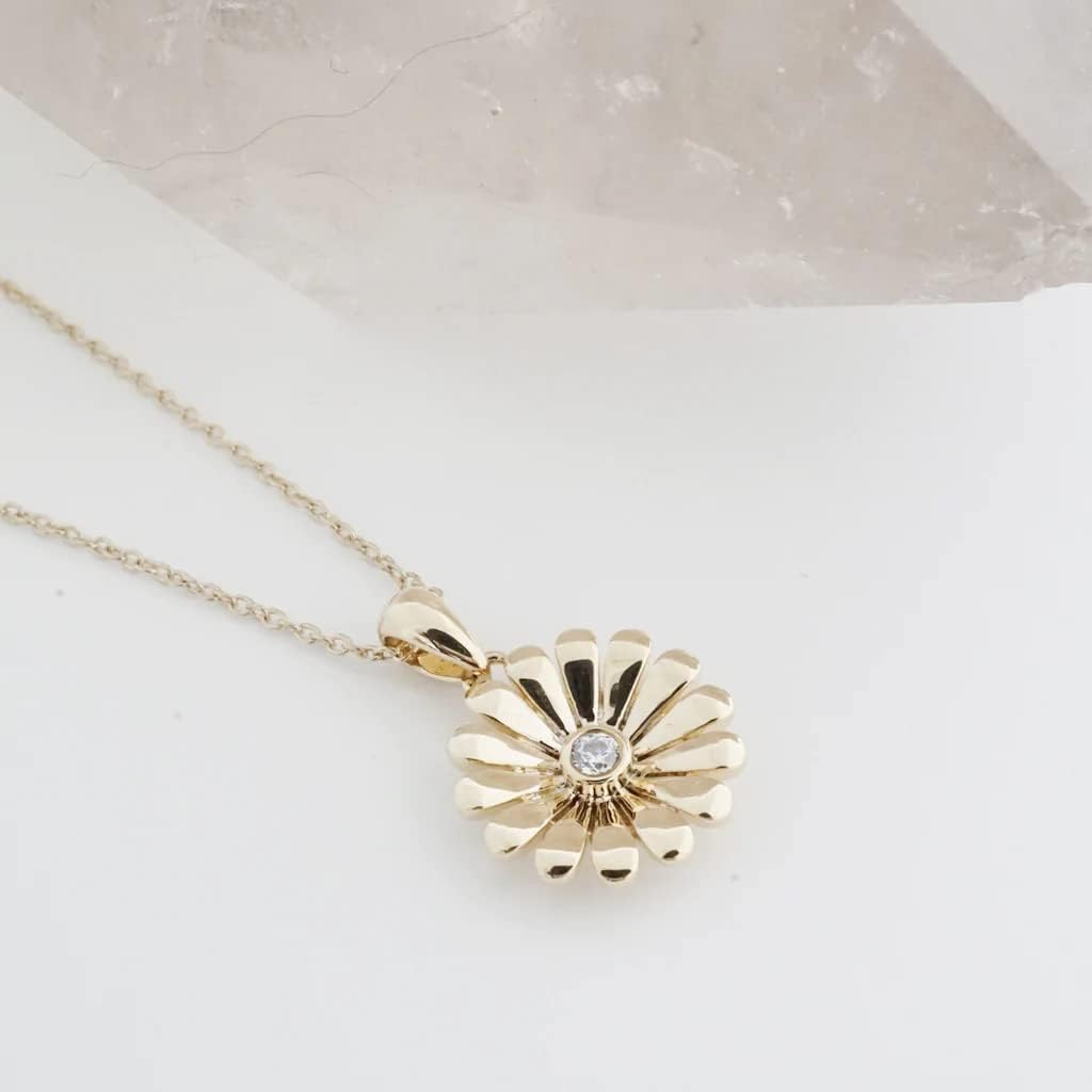 HONEYCAT Daisy Flower Bloom Necklace in Gold, Rose Gold, or Silver | Minimalist, Delicate Jewelry