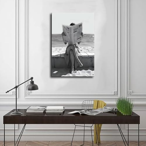 Toile rétro femme lisant journal impression monochrome premium 30x45cm - 3