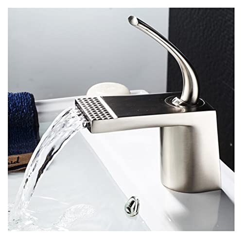 Robinet de salle de bain cascade pour créer une ambiance spa à la maison