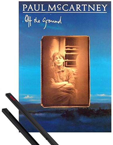 1art1 Paul McCartney Affiche Murale (89×59 cm) Off The Ground Et Kit De Fixation Noir - Les Beatles, Paul McCartney, John Lennon, RIngo Starr, George Harrison 1art1 Paul McCartney Affiche Murale (89x59 cm) Off The Ground Et Kit De Fixation Noir