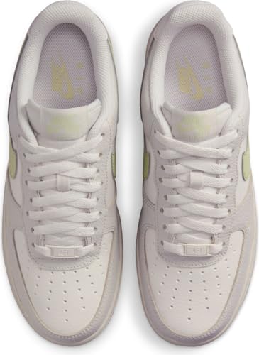 NIKE Damen Air Force 1 07 Sneaker, Phantom Olive Aura Light Bone Light Army, 38 EU