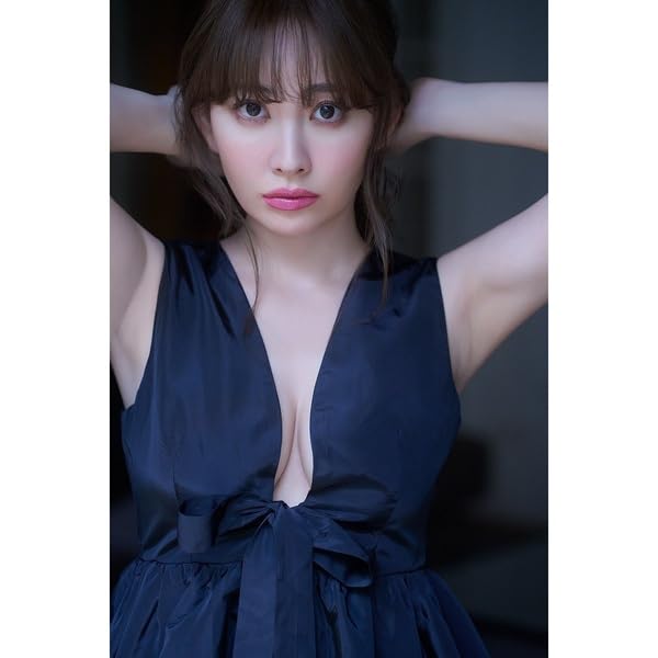 Amazon.co.jp: 【特典：限定トレカ 】小嶋陽菜 写真集 かもしれない