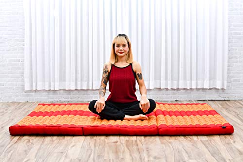 Image of Leewadee Trifold Mattress XL - Comfortable Thai Massage Pad, Foldable Relaxation Floor Mattress Filled with Kapok, Perfect to Use as a Sleeping Mat 79 x 39 inches, Orange Red