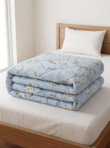 Image of Mafatlal 120 GSM Tulip Single Bed AC Comforter, Powder Blue, 154x228cm