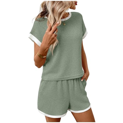 Ensemble deux pièces femme pour voyage et détente avec short de course léger