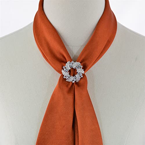 Broches pour cardigan et écharpe : bijoux de créateur pour femmes raffinées