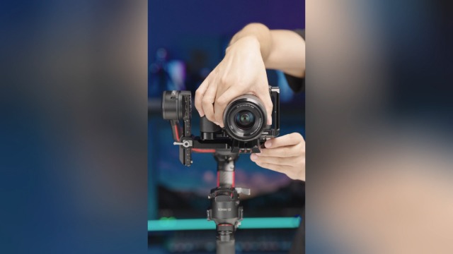 Amazon | NEEWER α6700 カメラベースプレート ボトムマウントプレート