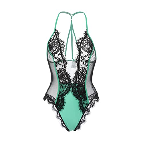 Lingerie grande taille femme avec corset en dentelle et pyjama confortable