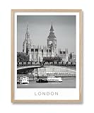 Paysage urbain londonien intemporel : apportez la beauté emblématique de Londres dans votre maison avec cette superbe décoration murale de ville. L'image capture le célèbre Big Ben et le London Bridge en photographie en noir et blanc, ajoutant un charme vintage à n'importe quelle pièce
