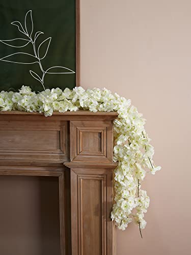 Guirlande fleurs de cerisier artificielles pour embellir un mur nu