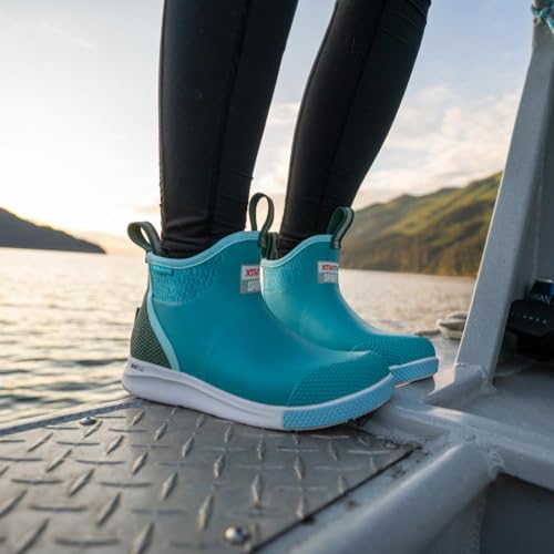 Image of Xtratuf Women's 6 In Ankle Deck Boot