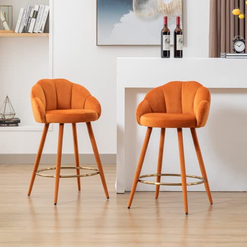 Butacos de Barra Modernos en Terciopelo, Set de 2, Altura de Barra (25.5 pulgadas), Espalda en Forma de Pétalo y Reposapiés de Anillo Dorado, Sillas Tapizadas Cómodas para Bar en Casa, Isla de Cocina o Restaurante, Color Naranja miniatura 1