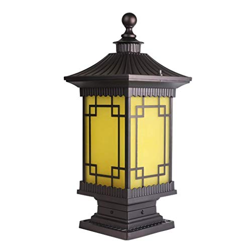 Lampe de pilier de jardin pour illuminer vos soirées sur la terrasse et le patio d'une villa