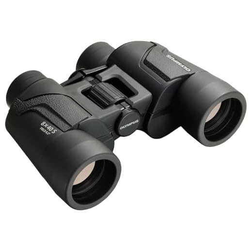 Prismáticos Olympus 10x50 S con correa, funda y 15 años de garantía. Imágenes claras, campo de visión gran angular, ligeros: ideales para la observación de conciertos, eventos deportivos y naturaleza.