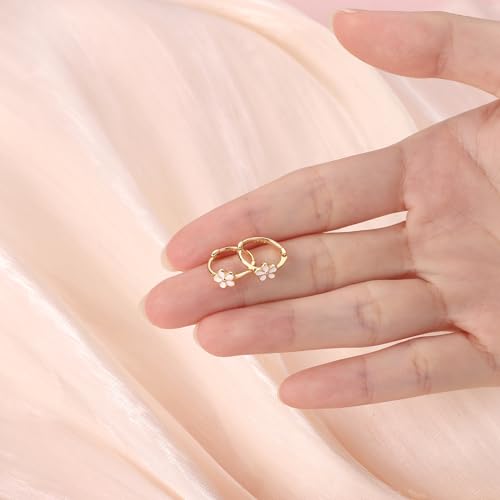 925 Sterling Silver Daisy Hoop Earrings, Flower Hoop Earrings Stylish Round Huggie Earrings Small Floral Daisy Jewelry for Women Pierced Cartilage Earrings Hoop Gifts for Girls(Gold)3