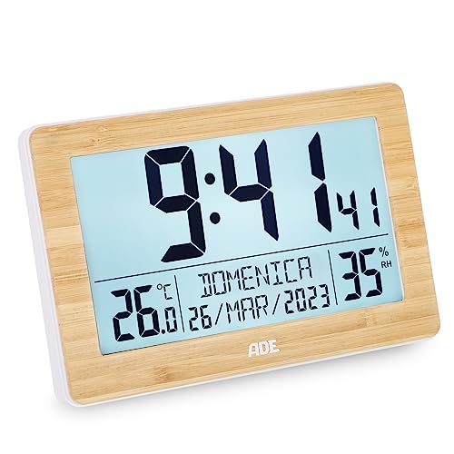 ADE Orologio digitale da tavolo o parete | 2 orari di sveglia | Grandi numeri | Calendario | Termometro, igrometro | illuminazione | radiocontrollata | Cornice di vero bambù