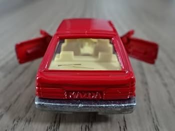 Amazon | トミカ マツダ ファミリア BD型 1500XG ターボ 赤色