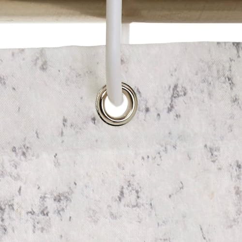 Rideau de douche floral beige pour une ambiance hôtel