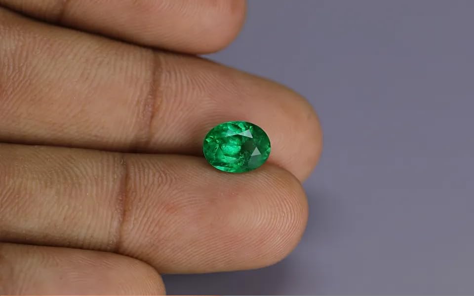 Esmeralda ovalada de 6,25 quilates para lucir en joyería diaria sofisticada 3