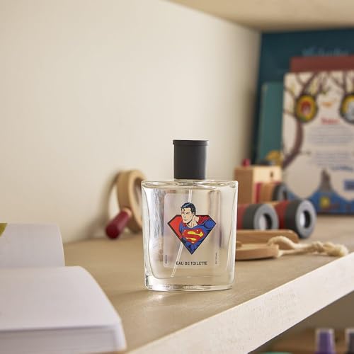 Corine de Farme Eau de Toilette Superman Parfum pour Enfant Formulation Clean Beauty Fabriquée en France Senteur Fruitée et Boisée 50 ml - vue 7