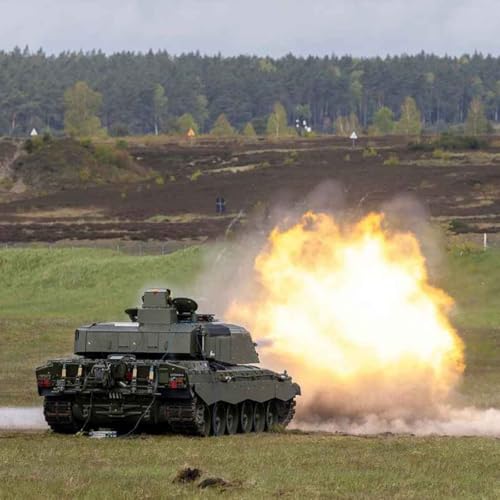 Page de couverture de A day at UK’s largest arms fair, plus Qatar and Poland attacks