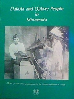 Paperback Dakota and Ojibwe People in Minnesota Book