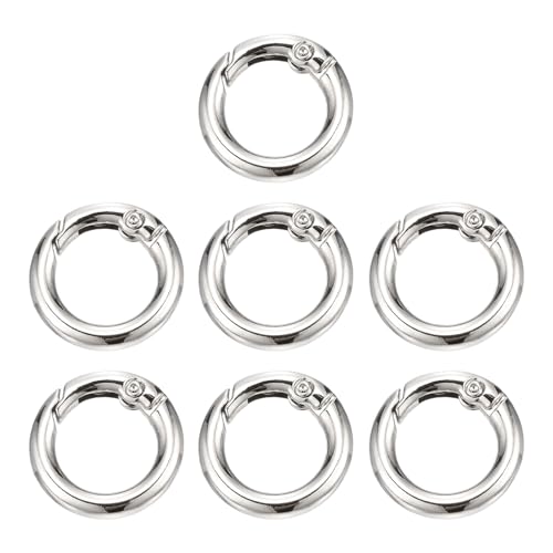Vantaggi: Materiale Resistente E Antiruggine: Realizzati in lega di zinco di Buona Qualità, questi Ring per chiavi hanno una finitura Brillante e levigata che resiste alla corrosione e allo sbiadimento. La superficie liscia e senza sbavature è leggera ma robusta, garantendo un uso affidabile senza danni. Meccanismo A Molla Liscio E Sicuro: La molla integrata offre un'ampia elasticità per un funzionamento facile con un solo pressione, permettendo un rapido collegamento e rilascio.