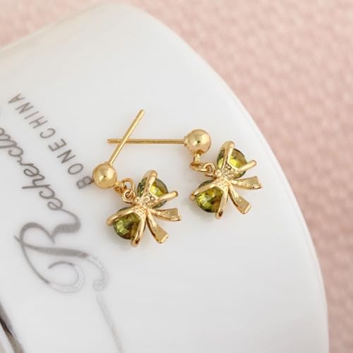 Pendientes de oro amarillo 9k y peridoto con acabado de alta joyería 3
