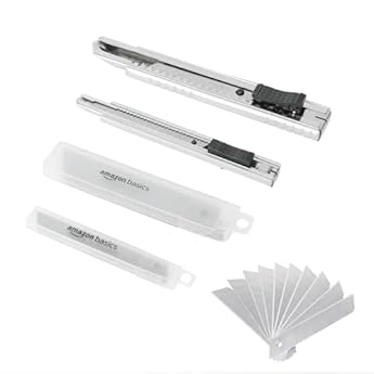 Foto di Amazon Basics Taglierino multiuso autobloccante, con corpo in lega di zinco, in confezione da 2 pezzi con 20 lame SK5 extra per tagli di precisione, Argento