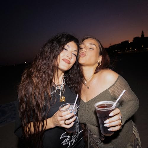 Queralt Lahoz, Lia Kali & Toni Anzis