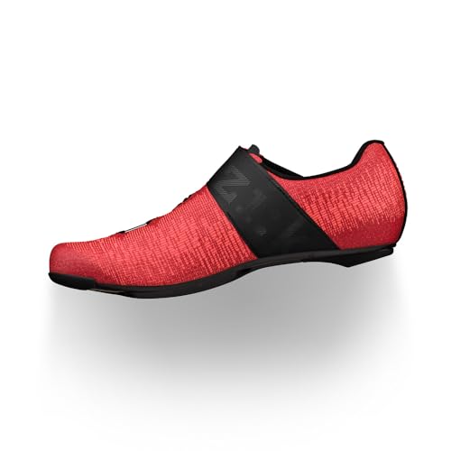 Maglia: tomaia in maglia Configurazione del sistema Li2 Dual Zone BOA Fit Suola in carbonio R2: full carbon unidirezionale, indice di rigidità 10 Peso: 225 g (taglia 42 - 1/2 paio) Taglie: 36-48 (da 37 a 47 anche nelle mezze taglie) Vento: serie racing ad alte prestazioni progettata in collaborazione con ciclisti professionisti Destinazione d'uso: corsa su strada