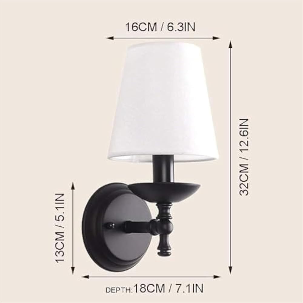 Nowoczesna wewnętrzna lampa ścienna E14, prosty i elegancki styl vintage industrialny, z białym kloszem z tkaniny i antycznym ramieniem z kutego żelaza.