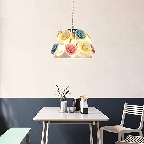Plafonnier fleur coloré suspension lumineuse pour illuminer un couloir sombre