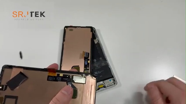 Schermo Di Ricambio OLED Con Frame Per Google Pixel 7a – Display Nero, Meta Mobiles
