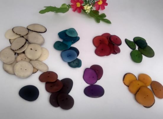 Green tagua Chips - Slices. Top drilled, one Hole. 20 Beads from Colombia. Approx. 3 x 3.5 cm. Handmade, Vegetable Ivory nut.