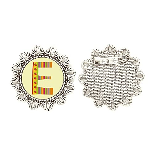 Broche de plata con flores, fresas y letra E tamaño mediano para solapa