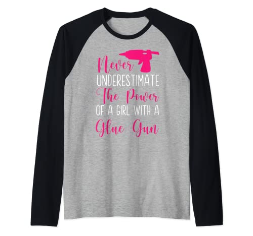 Una chica con una pistola de pegamento - pistola de pegamento caliente DIY Scrapbooking Camiseta Manga Raglan