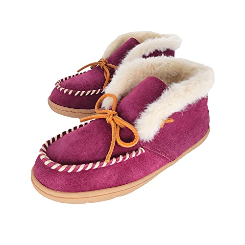 Clarks Women's Moccasin Bootie Slippers, JMH1814B - Suede Indoor/Outdoor Slip-Ons with Faux Fur Lining & Non-Slip Gripped Rubber Outsole - Ladies Comfy & Fluffy Ankle Boots for Winter Use, Burgundy, 9
