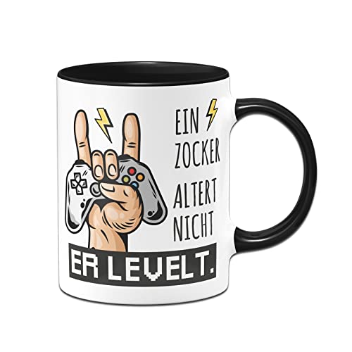 Tassenbrennerei Tasse mit Spruch - Ein Zocker altert nicht er levelt - Kaffeetasse als Geschenk für Gamer zum Geburtstag - Gaming Gadgets (Schwarz)