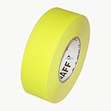 Pro Tapes Premium Fluorescent Gaffers Tape (Pro-Gaff-Neon) ofrece una gran variedad de aplicaciones en las industrias de entretenimiento, producción y convenciones. Los colores fluorescentes de la cinta Pro-Gaff-Neon brillan intensamente bajo la luz negra; sin embargo, tenga en cuenta que esta no es una cinta que brilla en la oscuridad. El gaffer de tamaño de orden especial de 1/2 pulgada de ancho también se conoce como cinta de espiga.