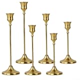* Variation de hauteur : le lot comprend trois bougeoirs de différentes hauteurs de 19,5 cm, 22,5 cm et 25,5 cm, permettant des arrangements créatifs qui attirent le regard et ajoutent un intérêt visuel à votre décoration.