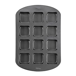 Wilton 2105-0454 – Molde para Magdalenas, Color Gris
