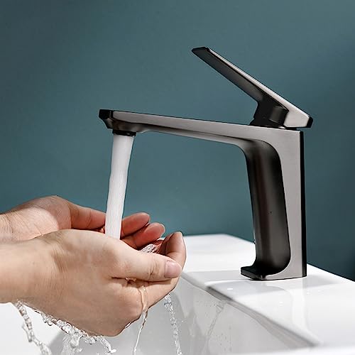 Robinet d'évier anti-éclaboussures gris pour une salle de bain propre