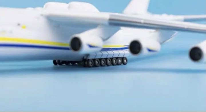 Amazon.co.jp: アントノフ航空 ムリーヤ AN-225 1/400ジェット : おもちゃ
