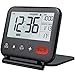 Produktbild NOKLEAD Mini Digital Wecker - klein modern reisewecker mit temperaturanzeige, Datum, LCD Display, Snooze und Hintergrundbeleuchtung, batteriebetriebener tischuhr für Faltbarer Reise wecker (schwarz)