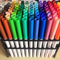 Fasracolor Fasermaler 100 Farben – Packung mit 100 Filzstiften mit konischer Spitze in 100 verschiedenen Farben, superwaschbar