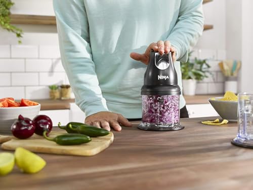 Ninja Express Chop Mini picadora de hierbas y verduras, pica y tritura para hacer salsas, purés y sopas; negra NJ1002EUBK - imagen 5