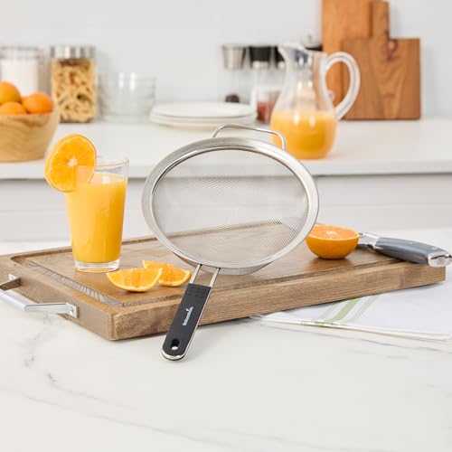 Restaurantware Coador de malha fina 1 unidade 38,1 cm x 19,8 cm x 7,6 cm com alça de silicone coador de malha extrafina de aço inoxidável cabo resistente ao calor, lavável na máquina de lavar louça