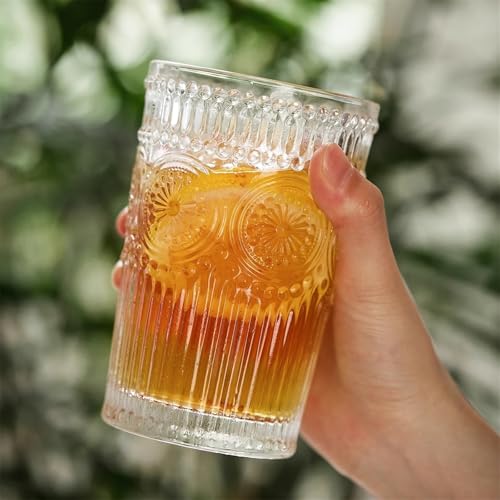 Copas de cóctel para aperitivos en terrazas con diseño vintage 5