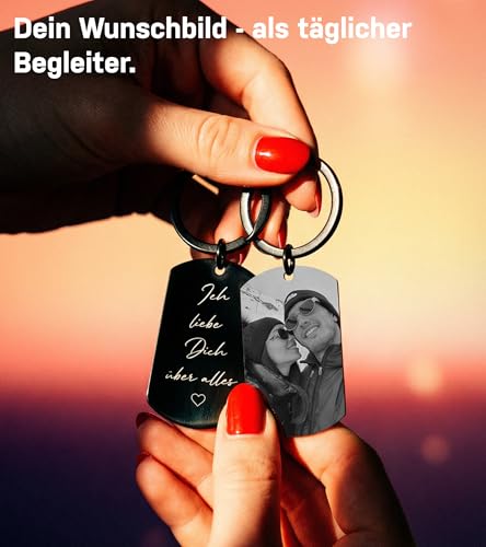 BAVELA Schlüsselanhänger personalisiert mit Bild & Gravur | Personalisierte Geschenke | Weihnachten | Schwarz-Weiß Fotogravur | Geschenk für Freund & Freundin